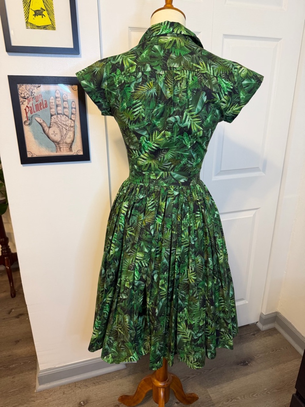 Green Tropical Leaf Bernie Dexter Vintage-Inspired Fit-and-Flare Dress - Picture 4 of 9